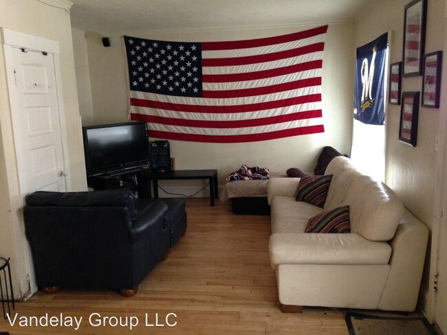 Foto del edificio - 3 br, 1 bath House - 1121 E Pleasant St