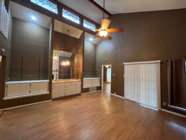 Building Photo - *COMING SOON!* 2 Bedroom Garden Style Villa Home In A Prime Location – Near Shopping & Dining!