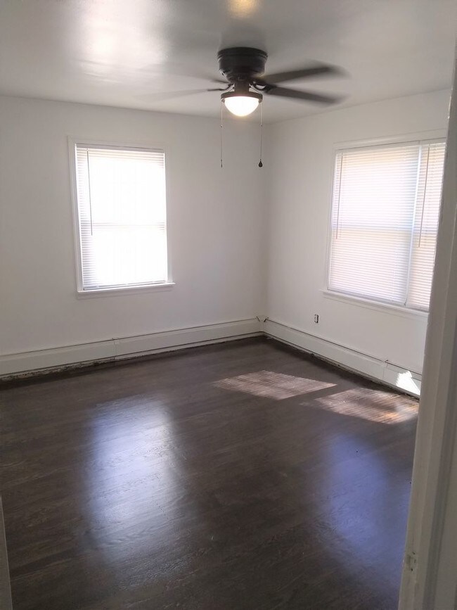 Foto del edificio - 7934 Forrest Ave