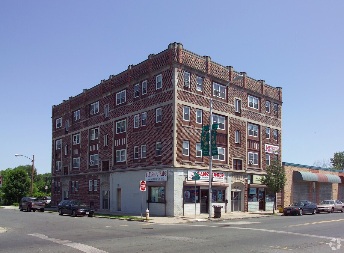 Primary Photo - 2469 Main St