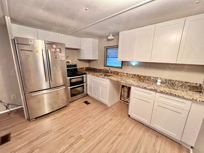 Building Photo - 1 Bed, 1 Bath Home with Carport / Pet-Friendly / Vouchers Accepted / Available Soon!