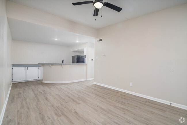 1BR, 1BA - 600SF Living Room - Flats On Wakefield