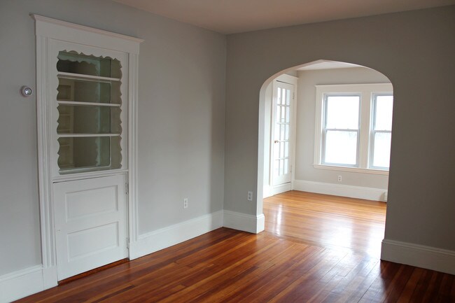 Living room/Dining Room - 19 Davis Rd