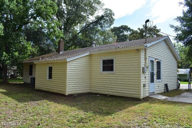 Building Photo - 3 br, 1 bath House - 1242 Hawthorne Circle