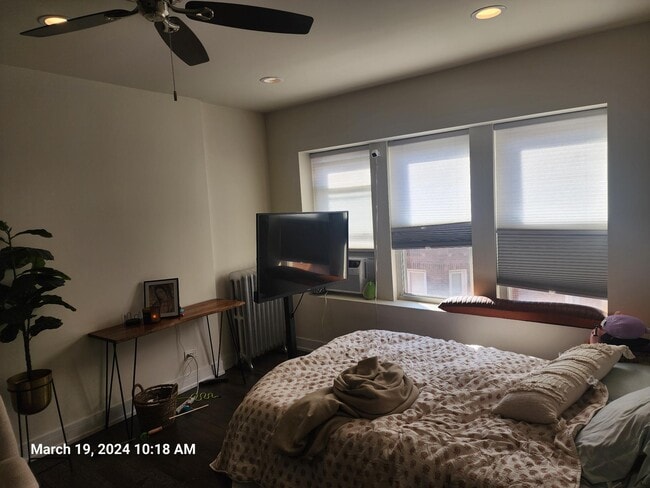 Building Photo - 4424-4432 N Wolcott Ave