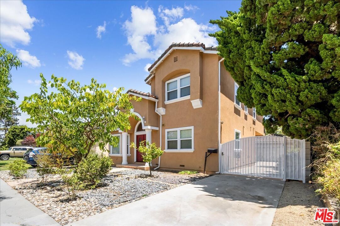 Foto principal - 11042 Westwood Blvd