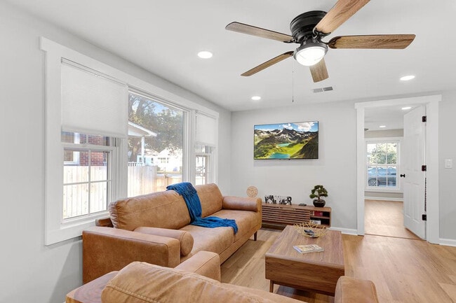 Building Photo - 4737 Aster Dr