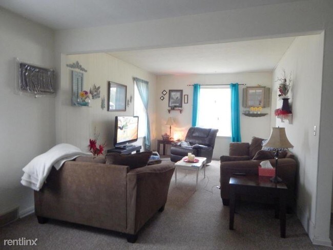 Building Photo - 3 br, 1 bath Apartment - 1341 Kewaskum St