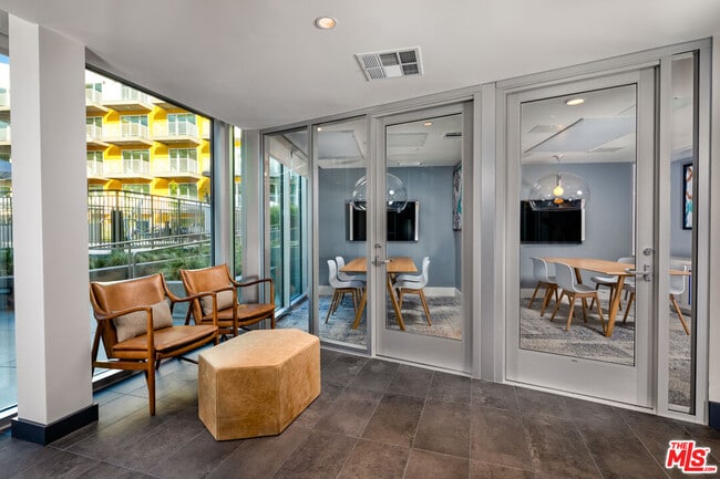 Foto del edificio - 750 S Oxford Ave