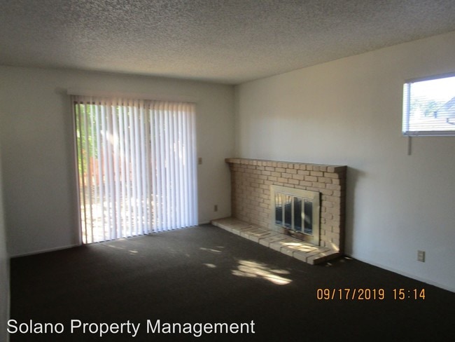 Building Photo - 4 br, 2 bath House - 391 Franklin Ct
