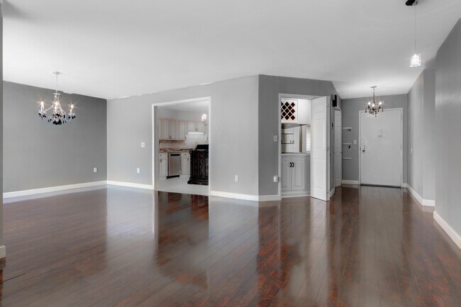Building Photo - 1328 Harmon Cove Tower