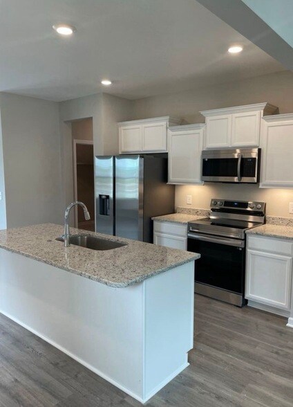 Foto del edificio - 737 Rex Dr