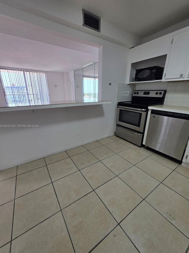 Foto del edificio - 13499 Biscayne Blvd