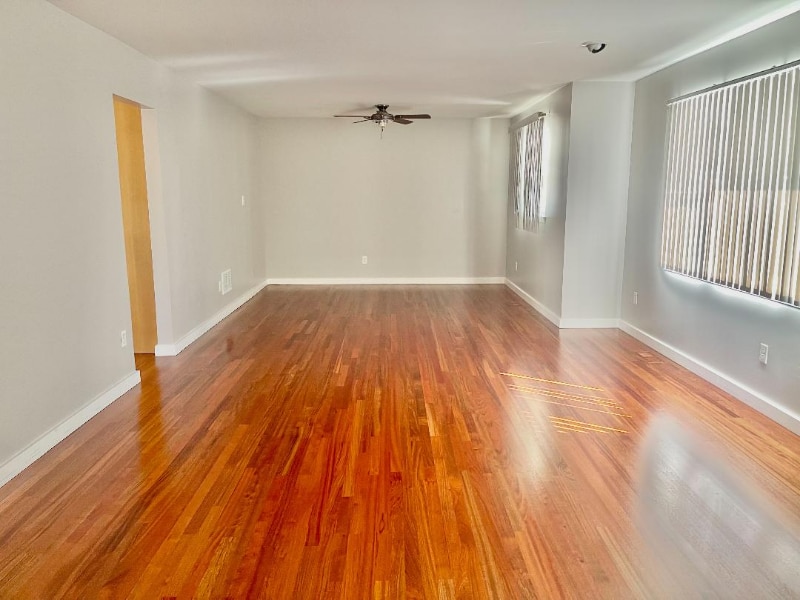 Foto del edificio - 685 Charlotte Ct