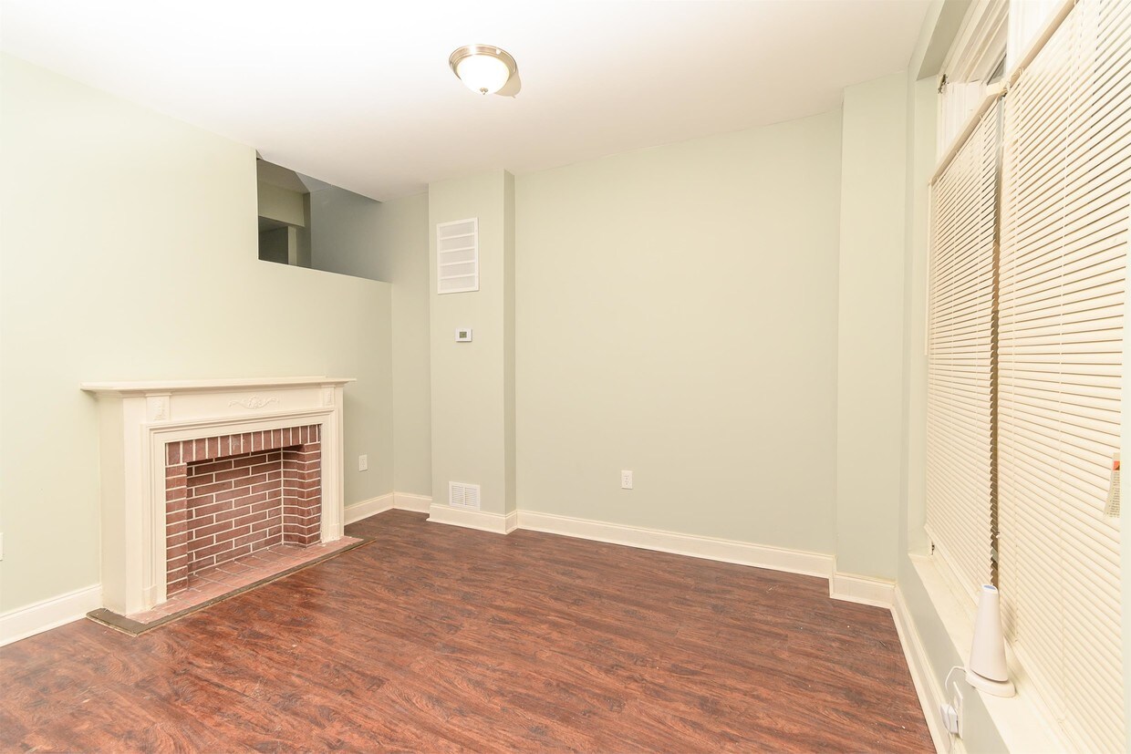 Primary Photo - 1603 N Warwick Ave