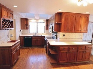 Foto del edificio - 75 Greenwood Ln