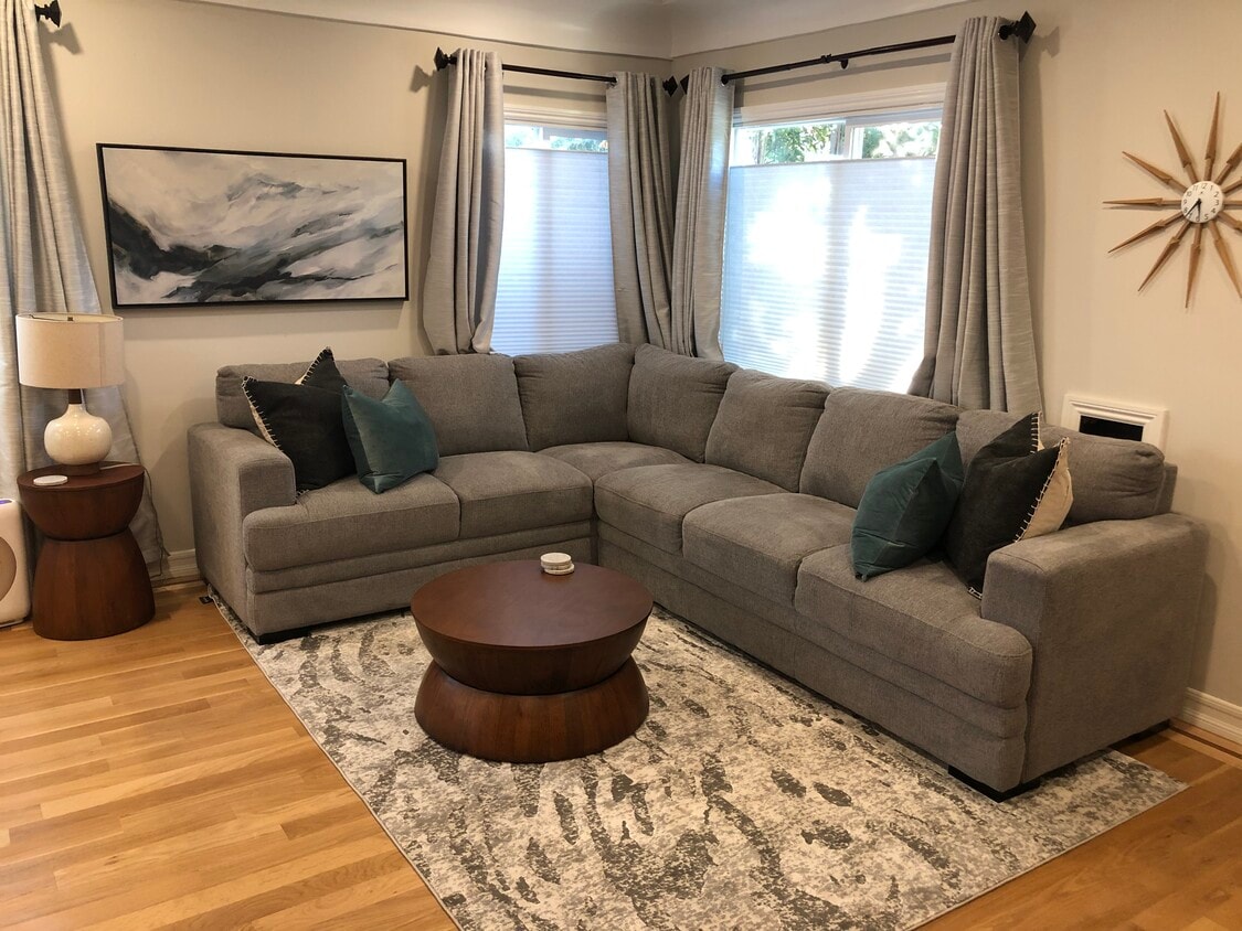 Living Room - 666 California Ave