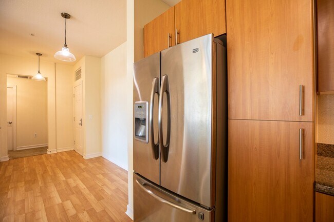 Building Photo - Rare Corner 3BR with Great Natural Light + 2 Parking Spaces