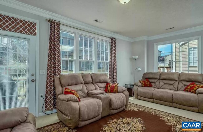 Foto del edificio - 3066 Crystal Spring Ln
