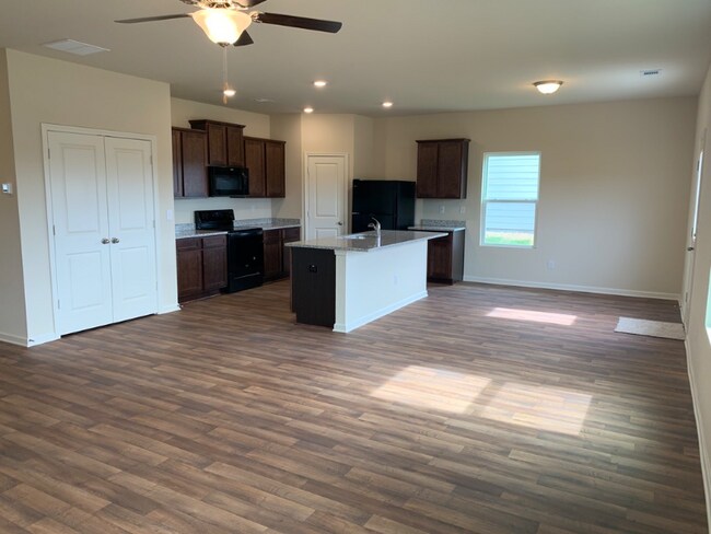 Building Photo - 821 Independence Ave