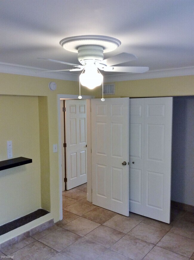 Foto del edificio - 2 br, 1 bath House - 3701 SW 58th Ave