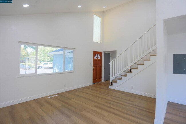 Foto del edificio - 3330 Claudia Dr