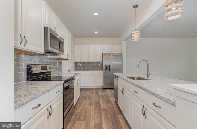 Foto del edificio - 7862 OAK BROOK Dr