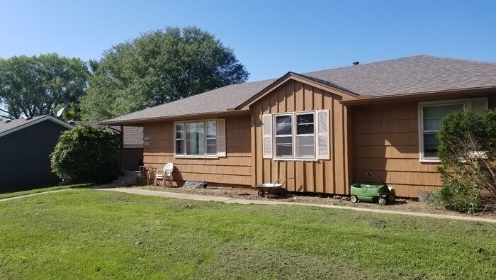 Primary Photo - Grandview Duplex at an Affordable Price