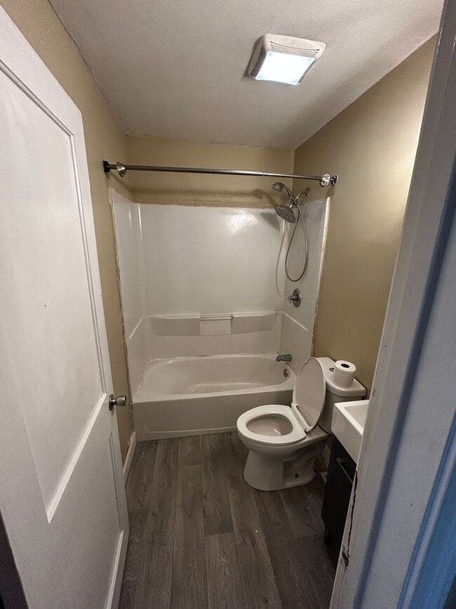 Building Photo - "Coming Soon" 3 Bedroom Possible 4 Bedroom...