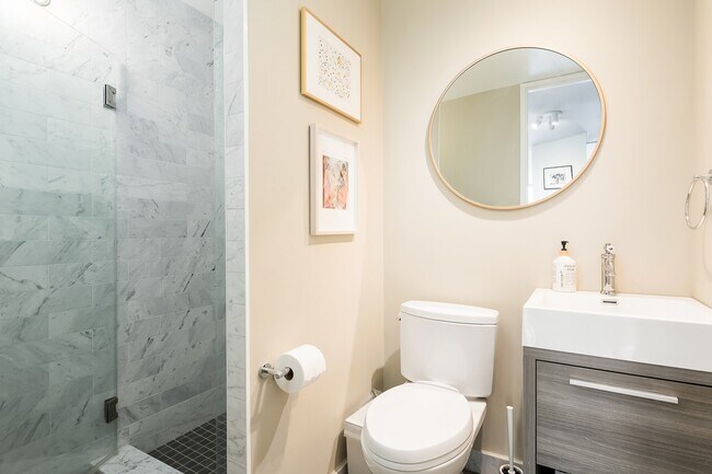 Foto del edificio - 345 W Fullerton Pky