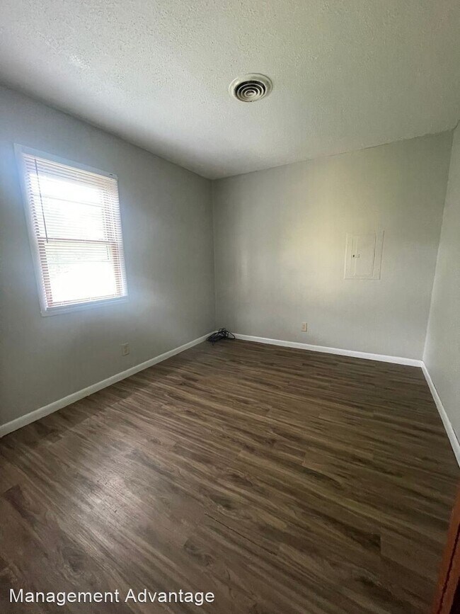 Building Photo - 2 br, 1 bath House - 1320 E Adams St.