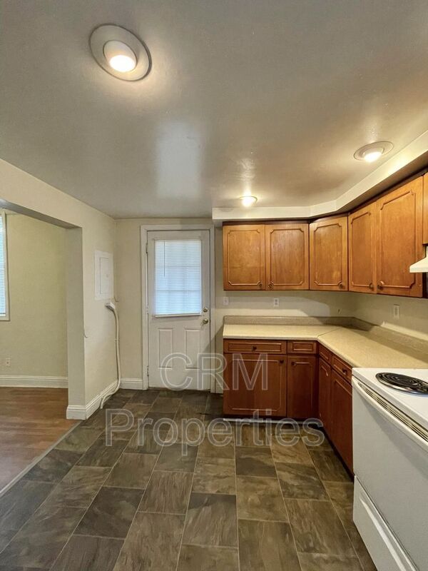 Building Photo - 713 W Monroe St