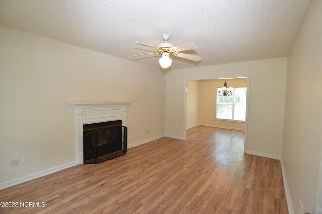 Building Photo - 805 Huff Dr