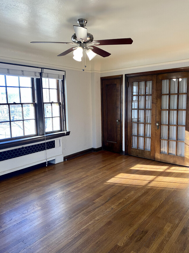 Living Room 2 - Grosvenor Arms Apartments