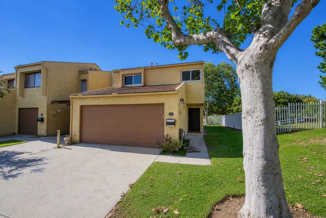 Photo - 4701 Carmonita Ln Townhome