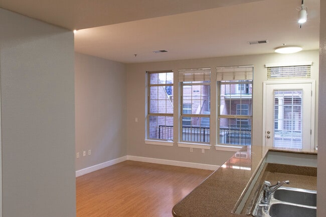 Building Photo - 2580 17th St