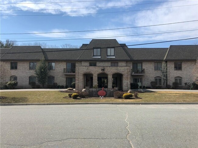 Building Photo - 39 Sachem Dr