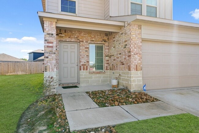 Building Photo - 2406 Silver Pr Ln