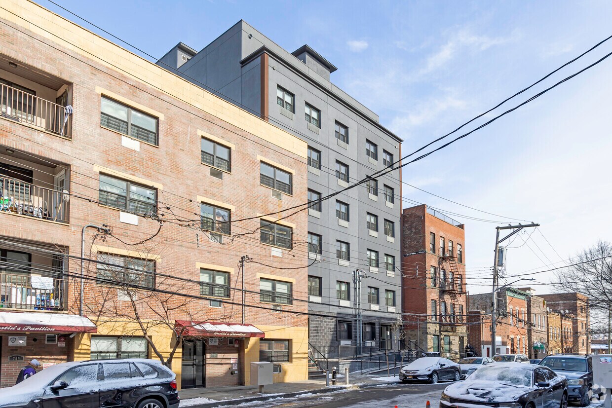 Foto principal - 765 E 214th St