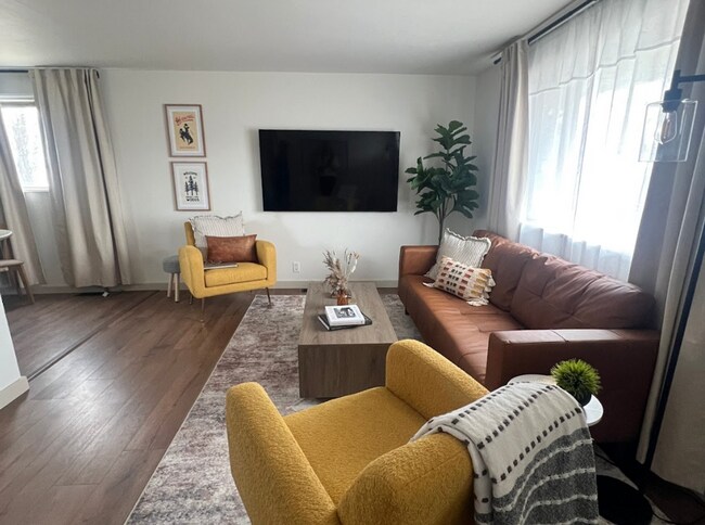 Foto del edificio - Fully Furnished 3BR | Renovated | All Utilities Included | Ideal for 30+ Day Stays