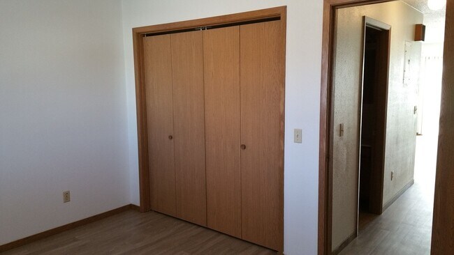 Foto del edificio - 1 bedroom, 1 bath condo on Iowa City's west side
