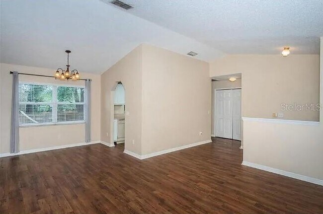 Foto del edificio - 557 Rapid Falls Dr