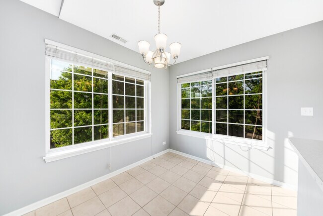 Building Photo - 663 Lincoln Station Dr