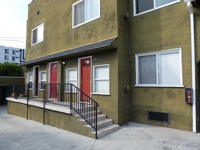 Fourplex building - 721 N Madison Ave