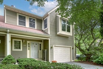 Building Photo - 1103 Regent Dr
