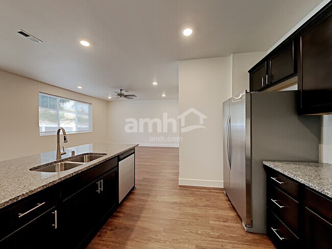 Foto del edificio - 12404 83rd Ave E