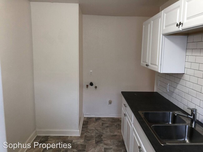 Building Photo - 835 Allende Dr