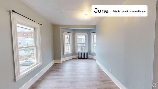 Building Photo - Private bedroom in 7 bed/2 bath Home