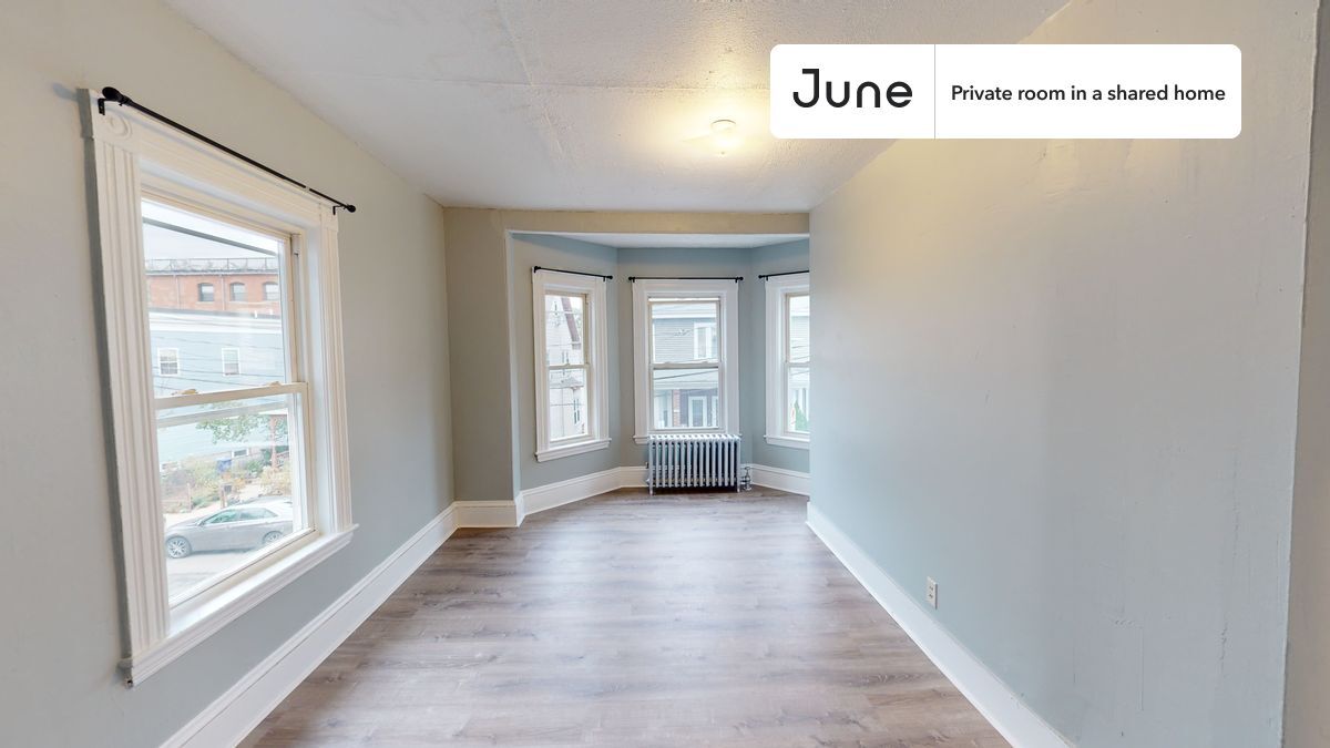 Primary Photo - Private bedroom in 7 bed/2 bath Home