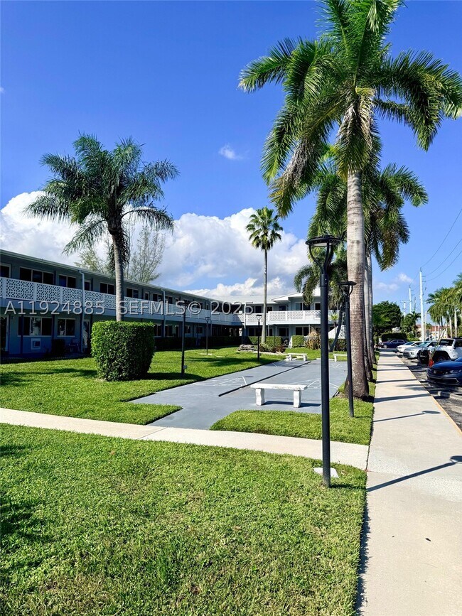 Foto del edificio - 600 Layne Blvd